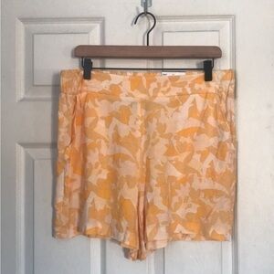 NWT - Nine West Women’s Mid-Rise Pull On Soft Shorts (Camo Floral Design, Large)